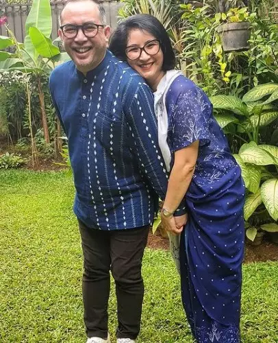 Pasangan seleb beda keyakinan rayakan Lebaran © berbagai sumber Pasangan seleb beda keyakinan rayakan Lebaran © berbagai sumber