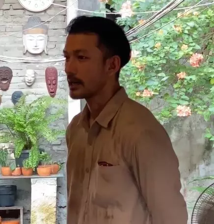 Rio Dewanto jadi khatib © Instgaram/@atiqahhasiholan