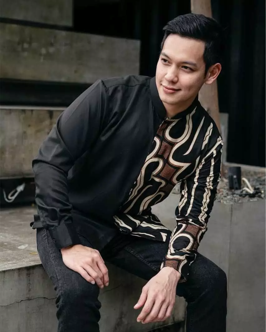 seleb pria kenakan batik © berbagai sumber seleb pria kenakan batik © berbagai sumber