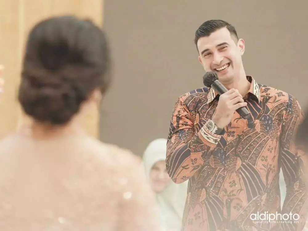 seleb pria kenakan batik © berbagai sumber seleb pria kenakan batik © berbagai sumber