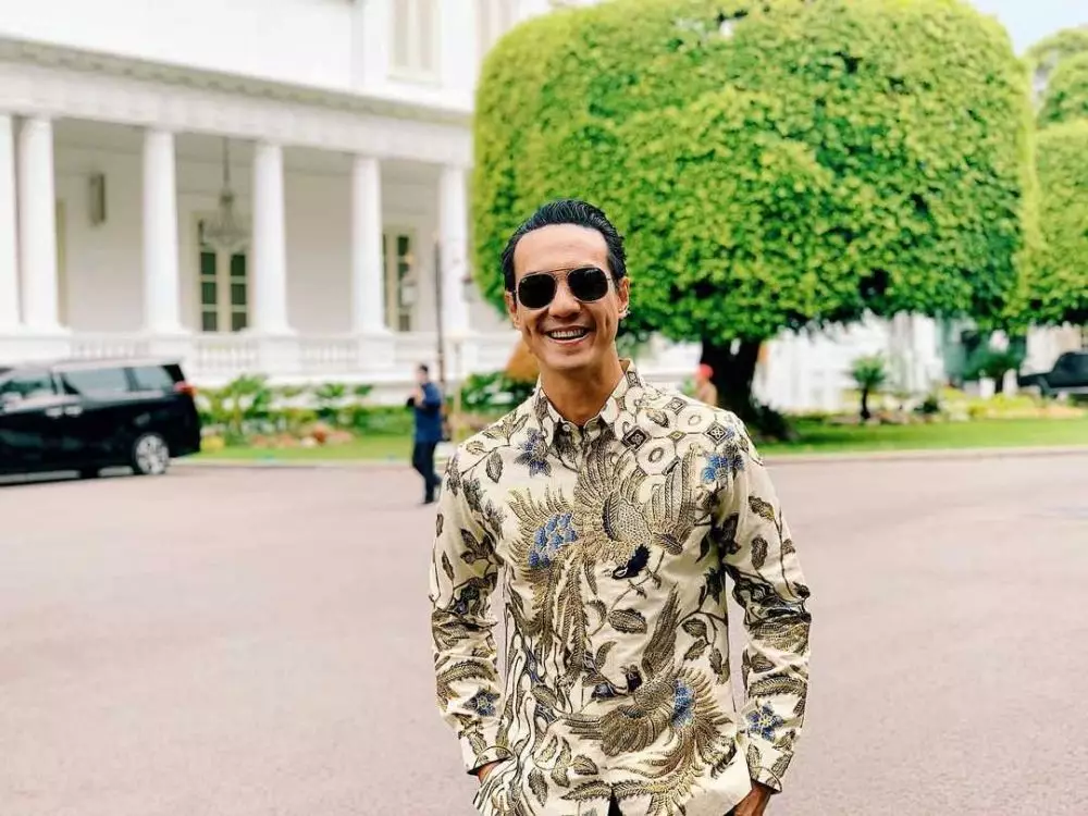 seleb pria kenakan batik © berbagai sumber seleb pria kenakan batik © berbagai sumber