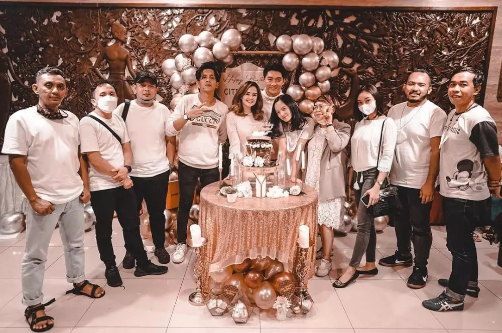 kedekatan Ifan Seventeen dan anak Citra Monica © 2021 brilio.net