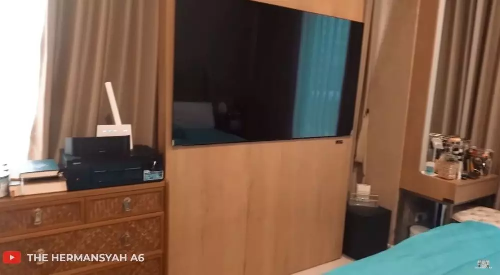 Potret kamar Ashanty di apartemen © YouTube/The Hermansyah A6