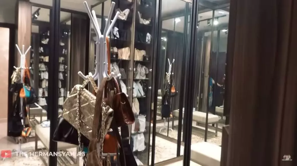 Potret kamar Ashanty di apartemen © YouTube/The Hermansyah A6