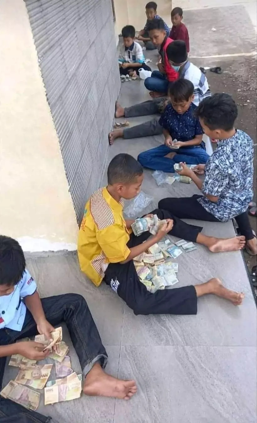 serba-serbi lebaran © 2021 berbagai sumber serba-serbi lebaran © 2021 berbagai sumber