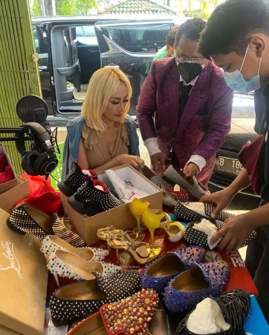 harga sepatu Hotman Paris © 2021 brilio.net