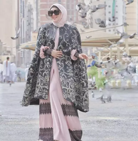 Syahrini kenakan hijab © 2021 brilio.net