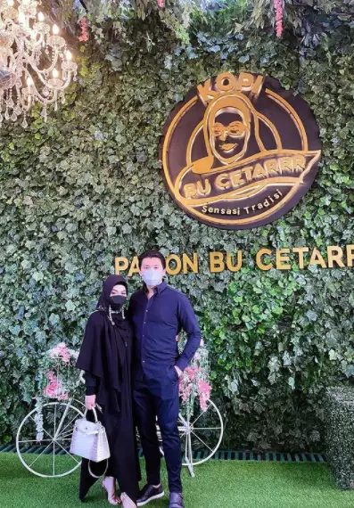 Syahrini kenakan hijab © 2021 brilio.net