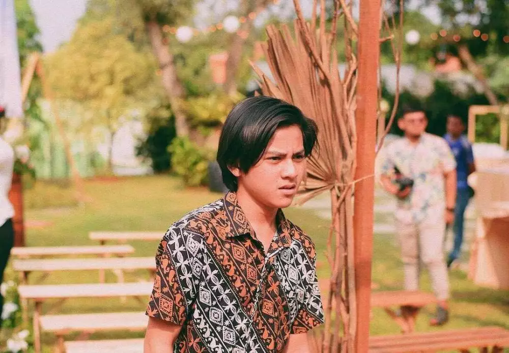 pesinetron tampan pakai batik Instagram pesinetron tampan pakai batik Instagram