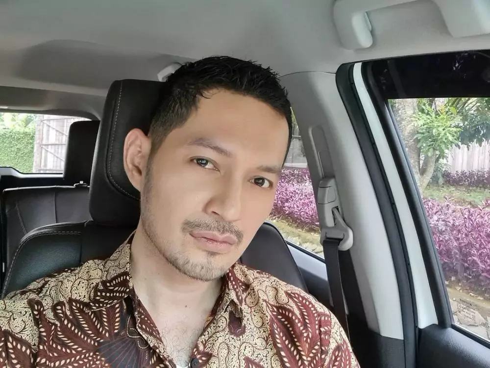 pesinetron tampan pakai batik Instagram pesinetron tampan pakai batik Instagram