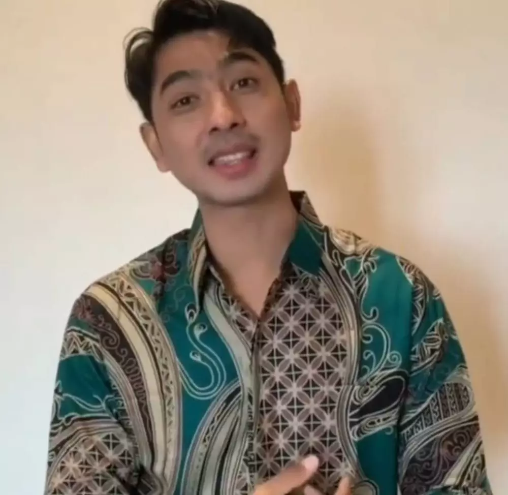 pesinetron tampan pakai batik Instagram pesinetron tampan pakai batik Instagram
