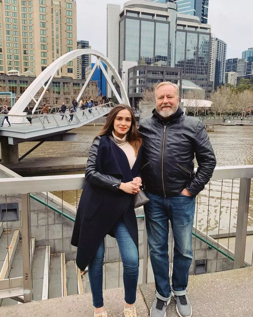 Yasmine dan ayah bule © Instagram