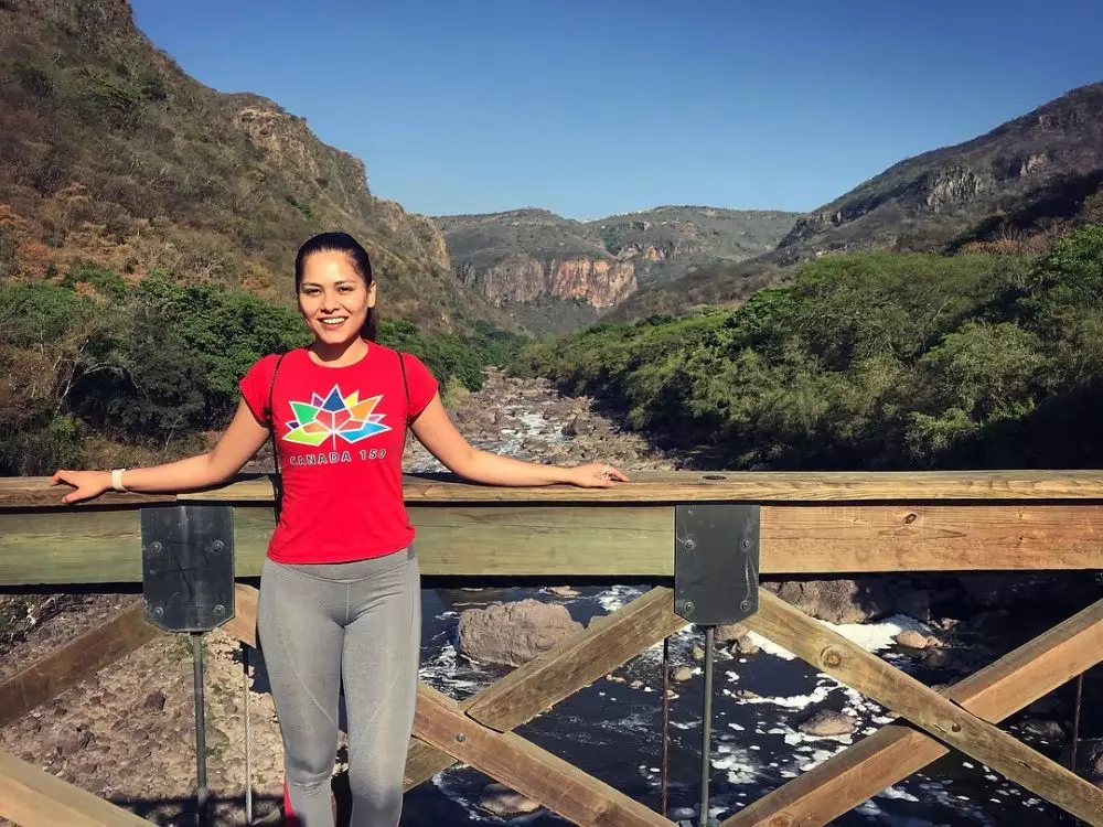 miss universe 2020 tanpa makeup © Instagram