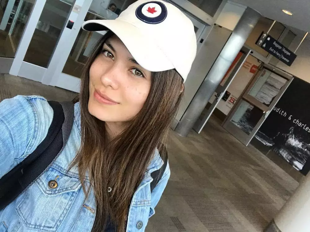 miss universe 2020 tanpa makeup © Instagram