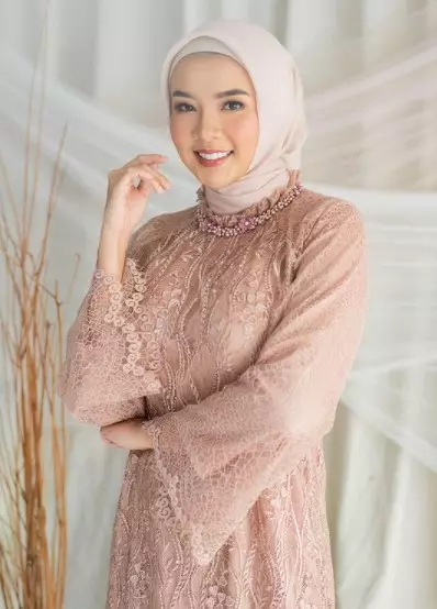 Puteri Indonesia yang kini berhijab © berbagai sumber Puteri Indonesia yang kini berhijab © berbagai sumber
