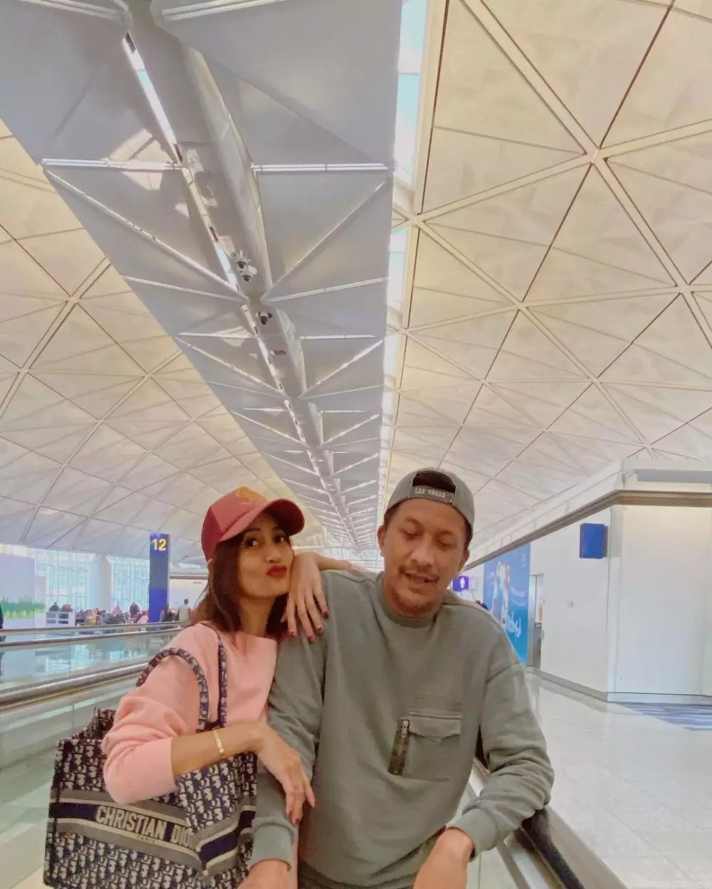 potret mesra Natasha Dewanti & suami © Instagram/@dijet78