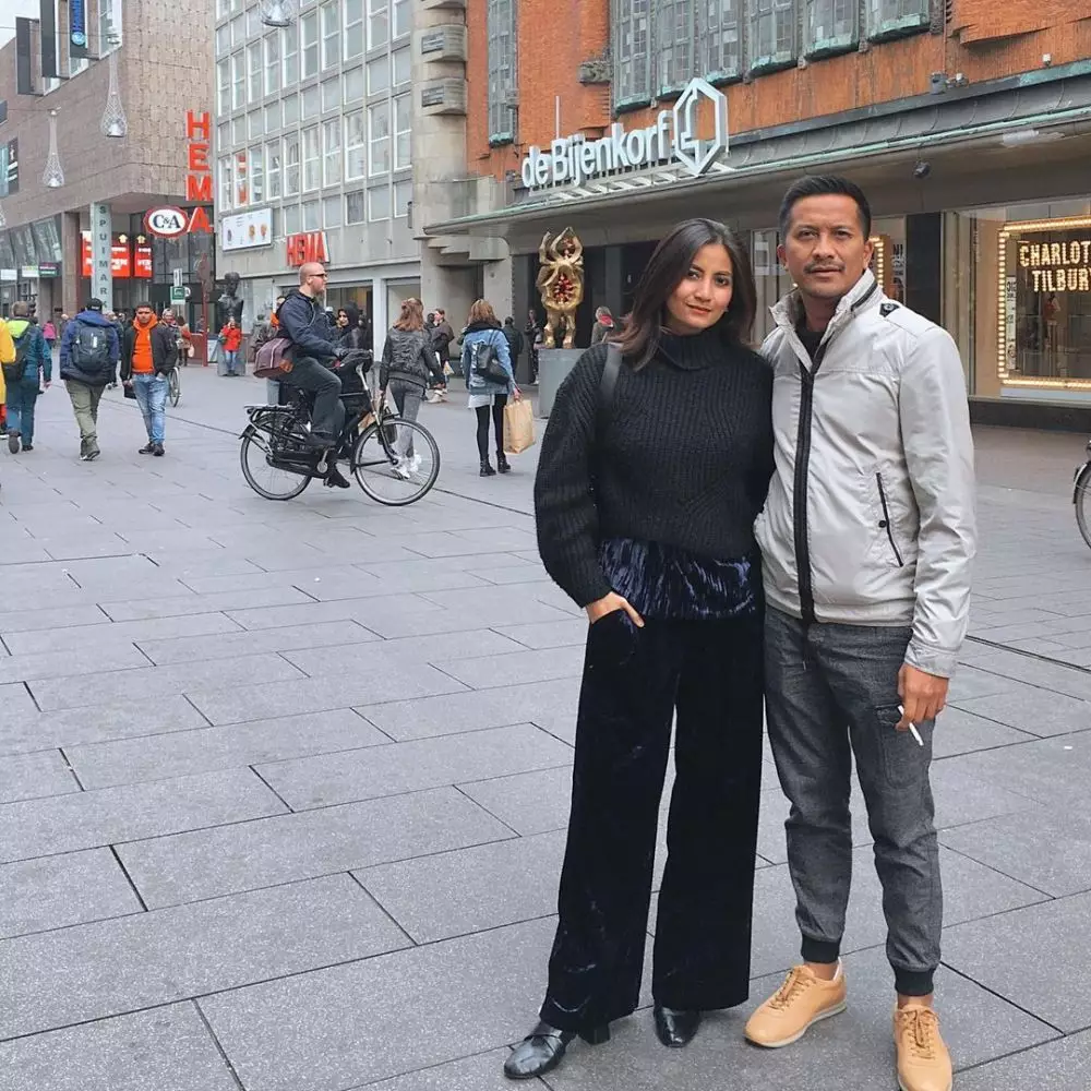 potret mesra Natasha Dewanti & suami © Instagram/@dijet78