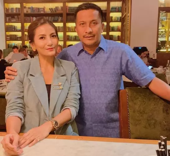 potret mesra Natasha Dewanti & suami © Instagram/@dijet78