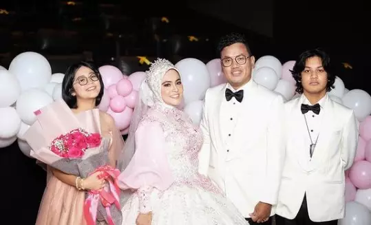 Potret anniversary ke-18 Uya Kuya & Astrid © berbagai sumber