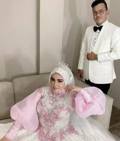 Potret anniversary ke-18 Uya Kuya & Astrid © berbagai sumber