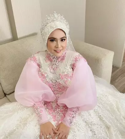 Potret anniversary ke-18 Uya Kuya & Astrid © berbagai sumber