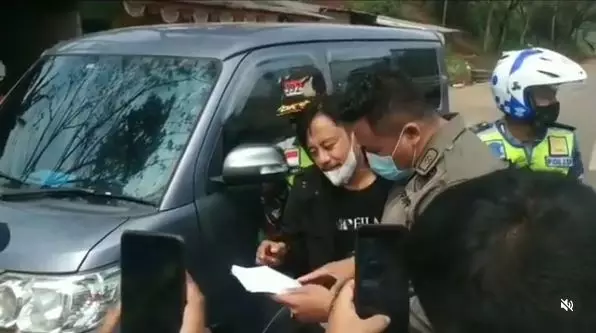 momen epy kusnandar berhenti di pos penyekatan Instagram