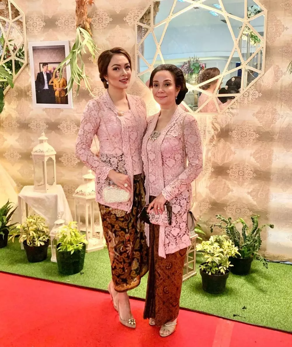 Reisa Broto Asmoro kebaya © Instagram