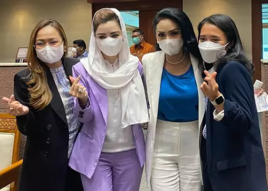 Krisdayanti ngantor di DPR © 2021 brilio.net