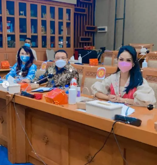 Krisdayanti ngantor di DPR © 2021 brilio.net