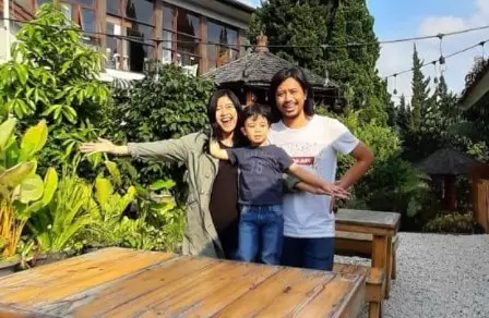 vokalis perempuan dan keluarga © berbagai sumber vokalis perempuan dan keluarga © berbagai sumber