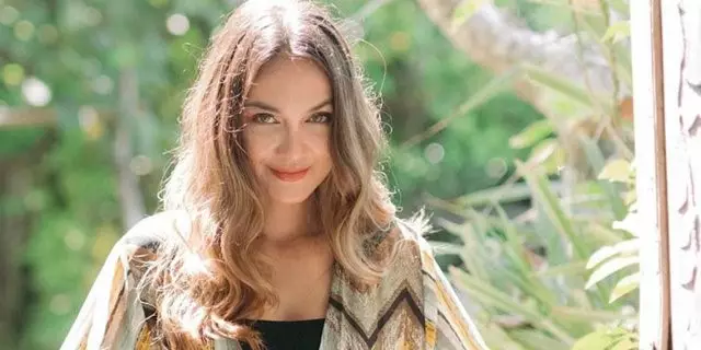 model rambut Luna Maya © Instagram/@lunamaya model rambut Luna Maya © Instagram/@lunamaya