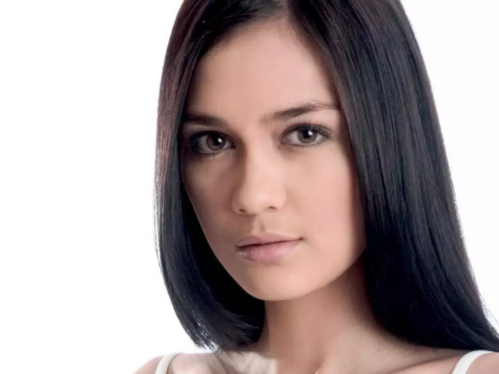 model rambut Luna Maya © Instagram/@lunamaya model rambut Luna Maya © Instagram/@lunamaya