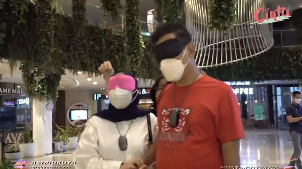 pesta ultah pernikahan Uya dan Astrid © YouTube