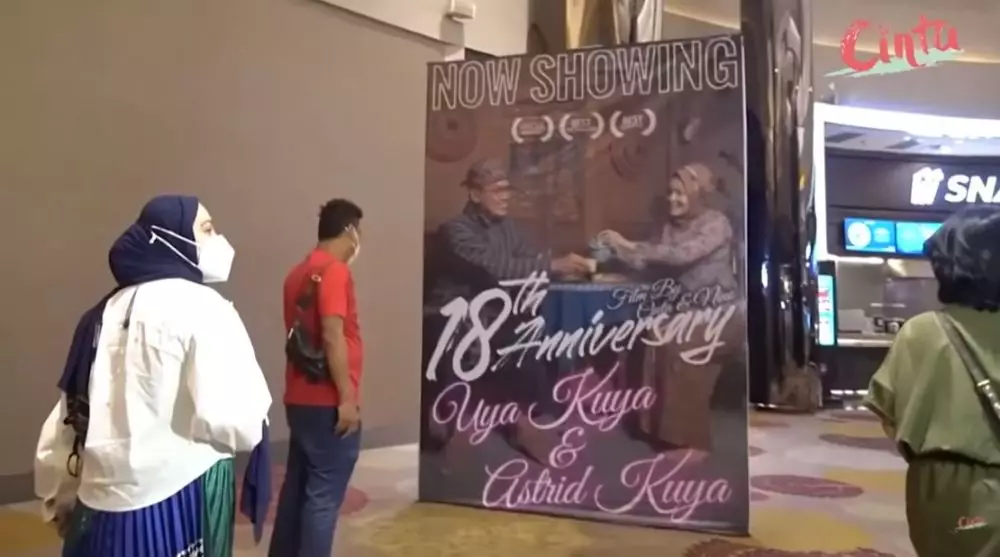 pesta ultah pernikahan Uya dan Astrid © YouTube