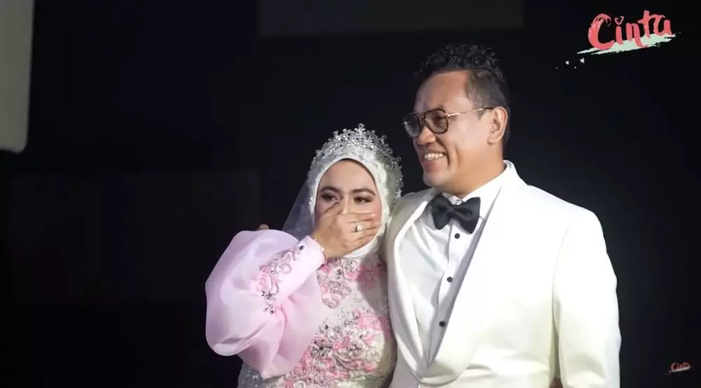 pesta ultah pernikahan Uya dan Astrid © YouTube