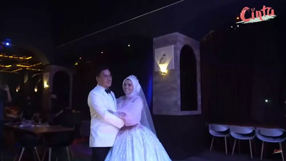 pesta ultah pernikahan Uya dan Astrid © YouTube