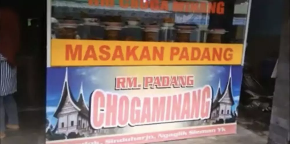 Nama warung padang unik © 2021 brilio.net