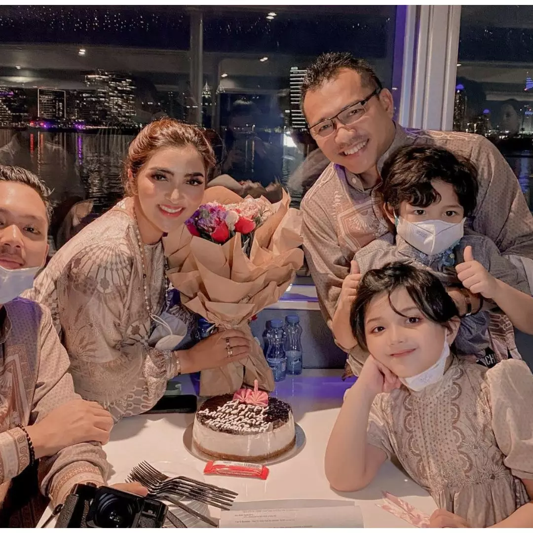 9 Momen Ashanty dan keluarga nginap di hotel bintang 7 berlapis emas