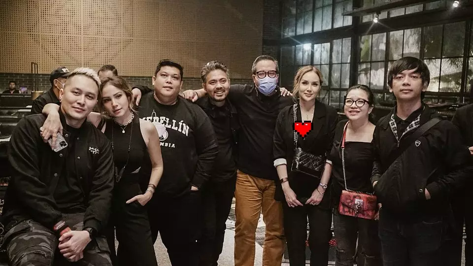 Momen ulang tahun Sara Wijayanto ke-42 tahun © 2021 brilio.net Momen ulang tahun Sara Wijayanto ke-42 tahun © 2021 brilio.net