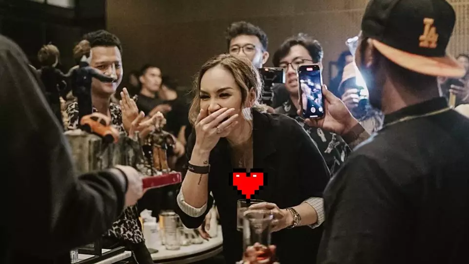 Momen ulang tahun Sara Wijayanto ke-42 tahun © 2021 brilio.net Momen ulang tahun Sara Wijayanto ke-42 tahun © 2021 brilio.net