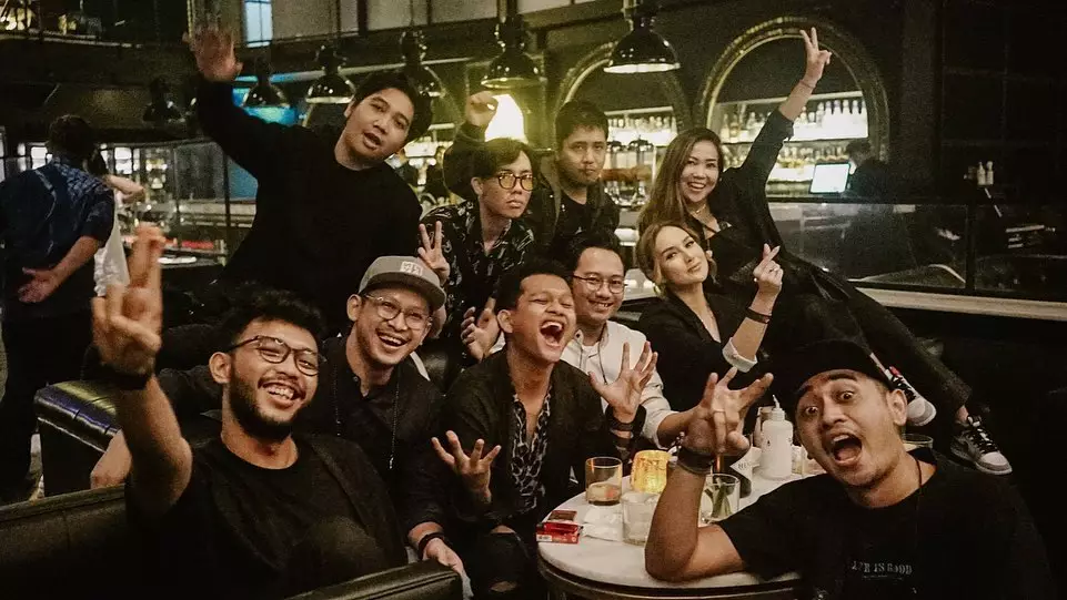 Momen ulang tahun Sara Wijayanto ke-42 tahun © 2021 brilio.net Momen ulang tahun Sara Wijayanto ke-42 tahun © 2021 brilio.net