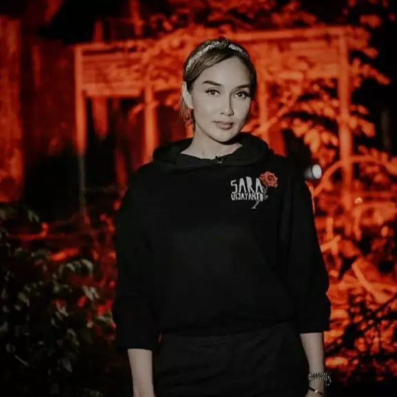 8 Momen ulang tahun Sara Wijayanto ke-42 tahun, kuenya curi perhatian