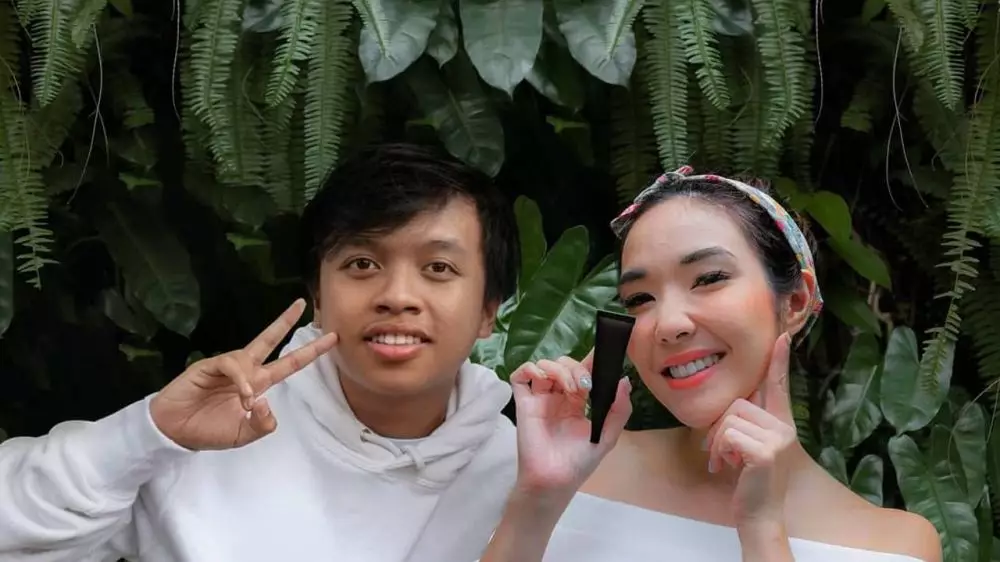 editan foto bareng penyanyi idol Berbagai sumber