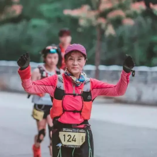 Inspiratif, nenek 70 tahun ini masih segar bugar karena hobi maraton