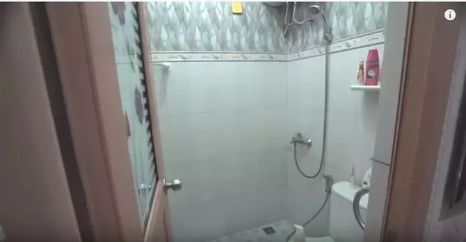 Potret kamar mandi pelawak Berbagai sumber Potret kamar mandi pelawak Berbagai sumber