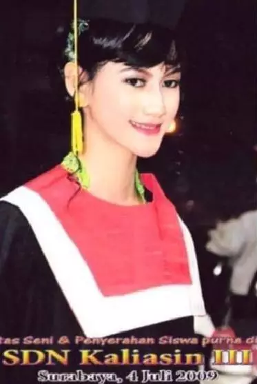 Puteri Indonesia zaman sekolah © Instagram