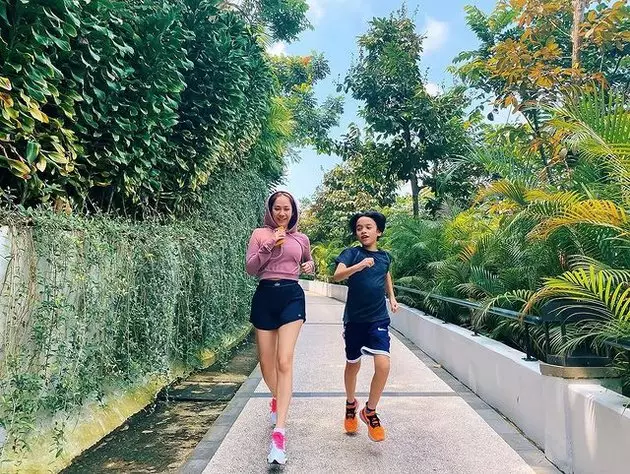 kaki bcl jadi sorotan Instagram