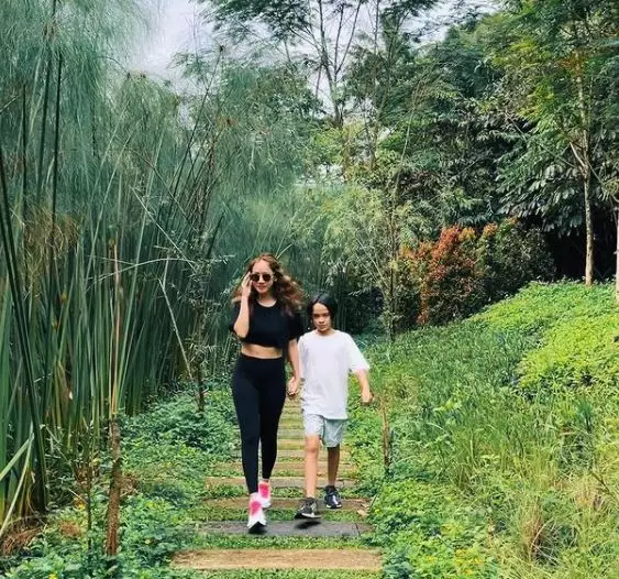 kaki bcl jadi sorotan Instagram