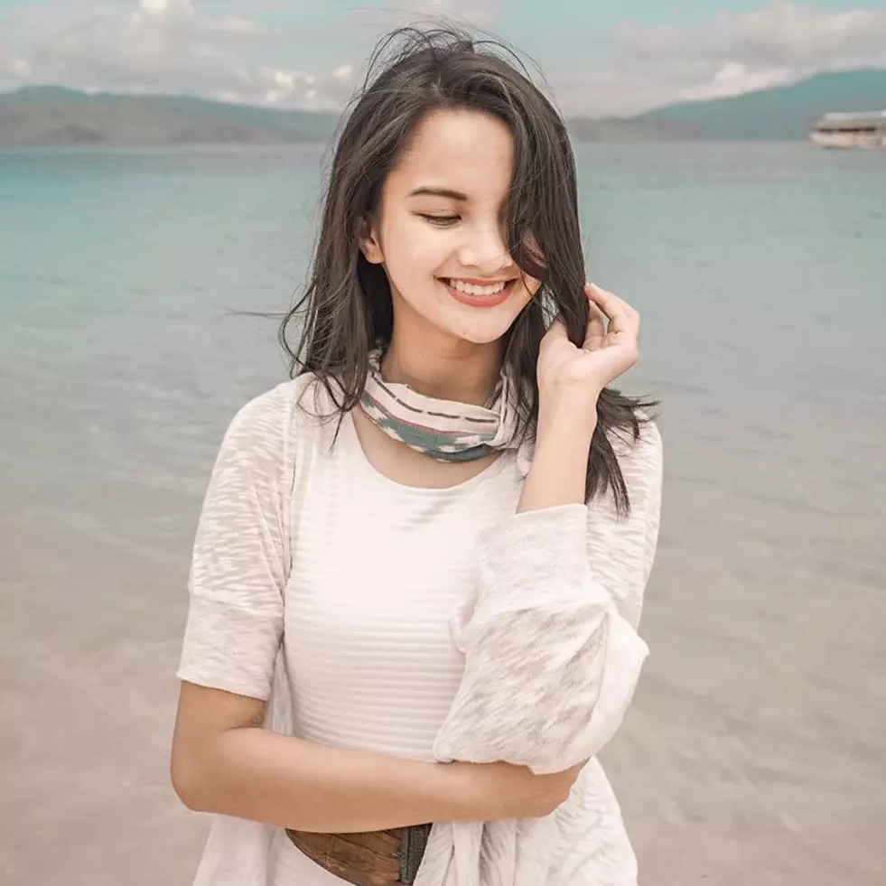 10 Pesona Sabrina Anggraini, wanita yang dekat dengan Belva Devara