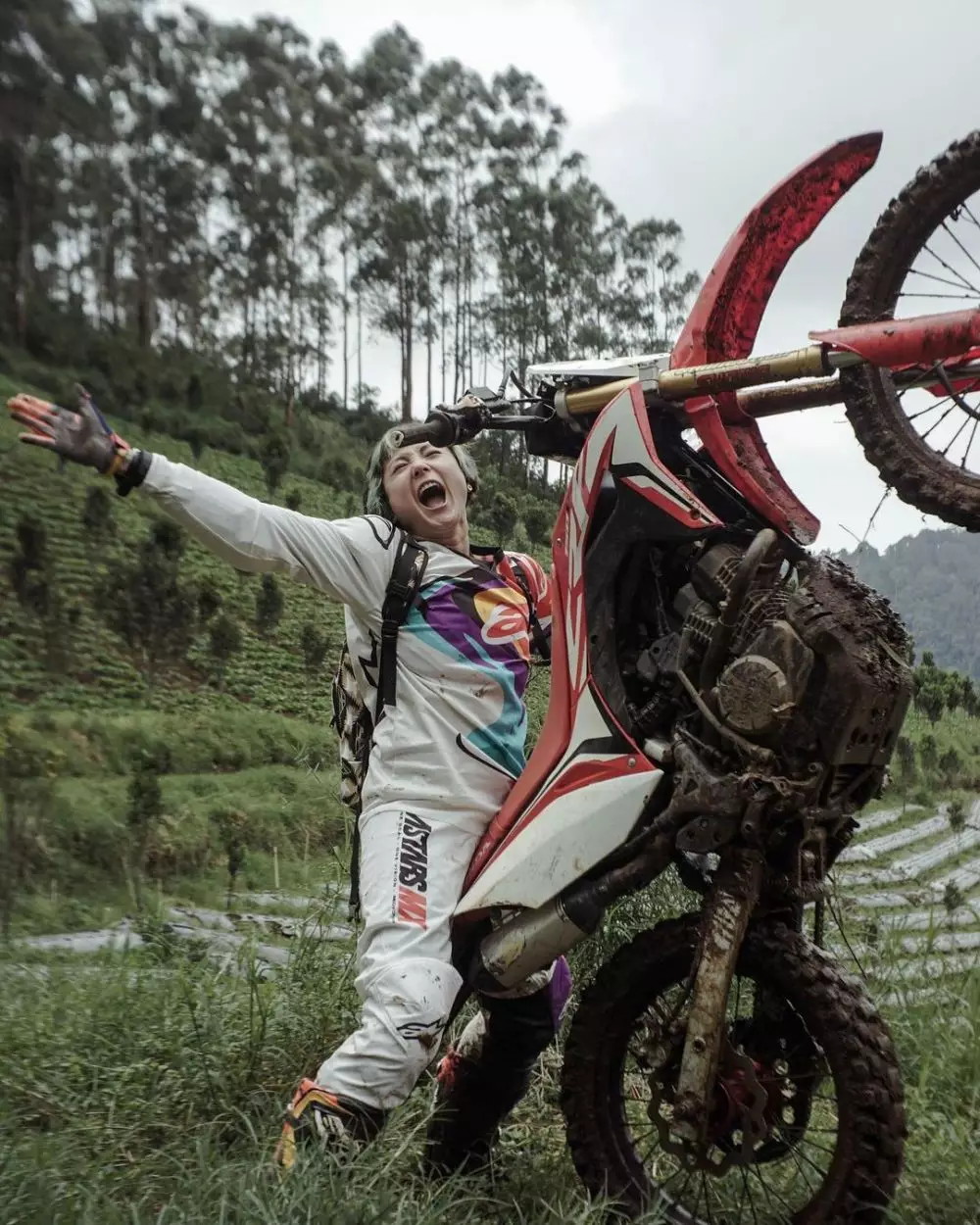 seleb cantik kendarai motor trail © berbagai sumber seleb cantik kendarai motor trail © berbagai sumber